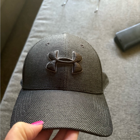 Under Armour Charcoal Gray Hat - Picture 1 of 5